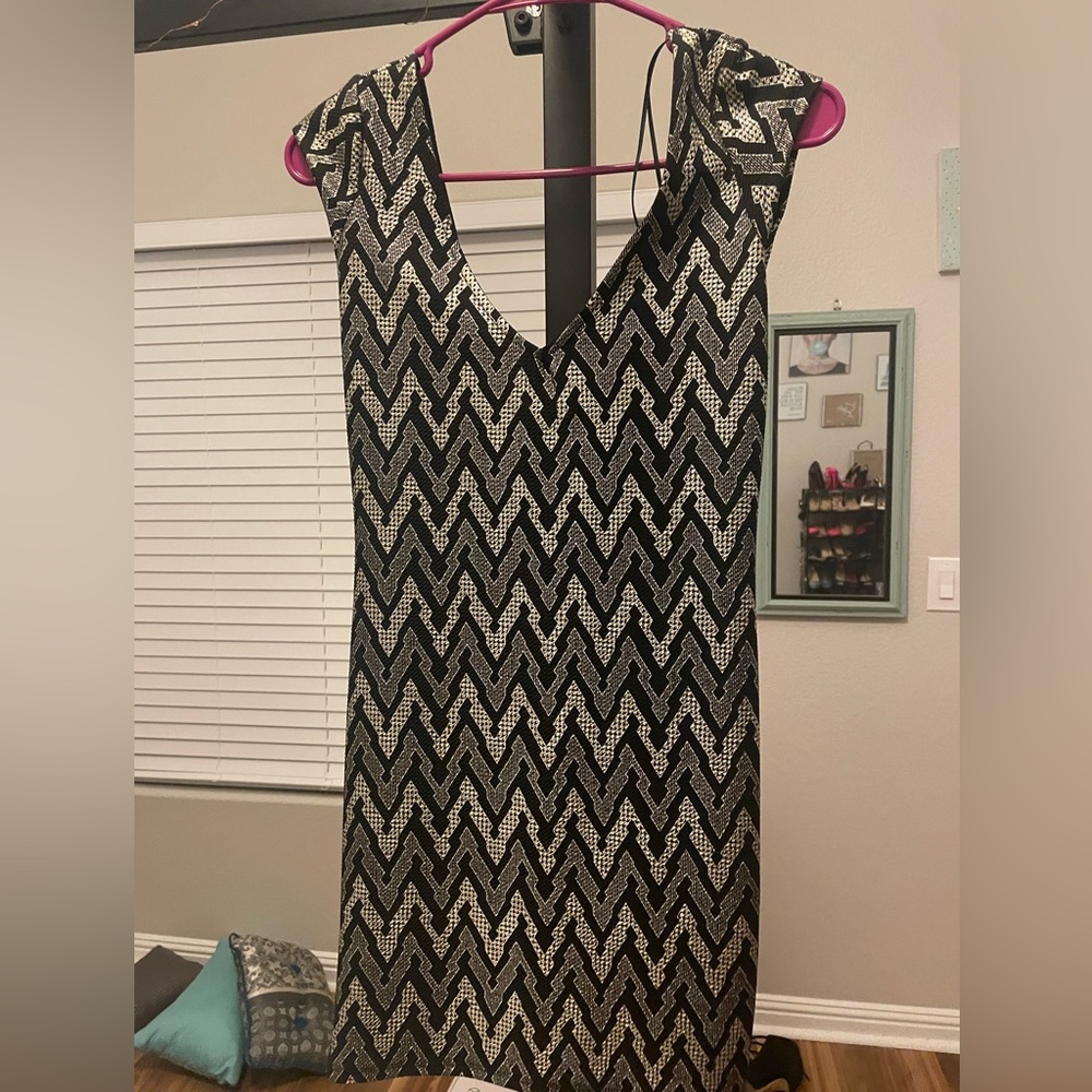 Great dress for work, date night, or parties.